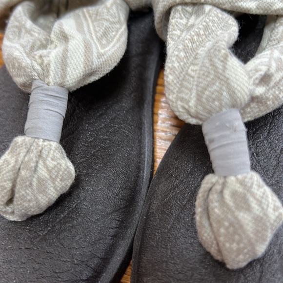Sanuk yoga mat sling sandals, size 7.  Upper is fabric in neutral tan/cream. - Picture 4 of 9
